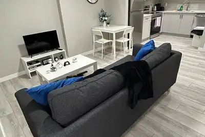 Image de Charming 2-bedroom apartment in fabulous Calgary with WiFi, Ac