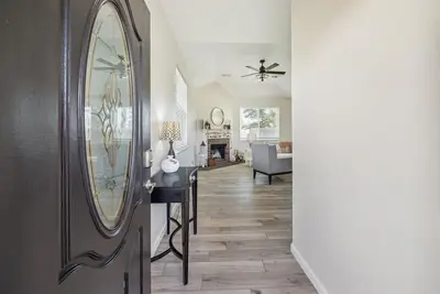 Image de Beautiful 4 bdrm 2. 5 bath home with pool and spa-Lawn and Pool Care included!