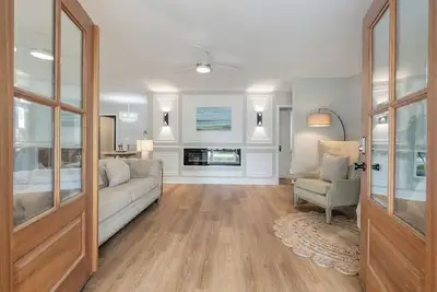 Image de Charming 4-bedroom home, 10 Minutes to Downtown Charleston, fenced yard