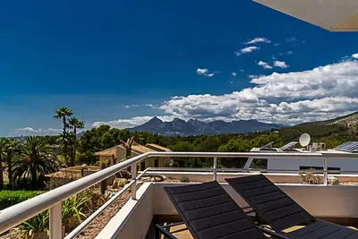 Image de Ref 104) With these views over the sea you do not need a Tv but it is there also