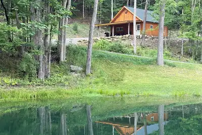 Image de Cozy cabin with WiFi and Ac in charming Hornell. Riding distance to Tall Pines!