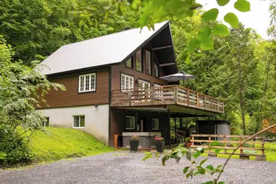 Image de HĂ´tel Ă la maison - Le Carlton avec spa et nature!