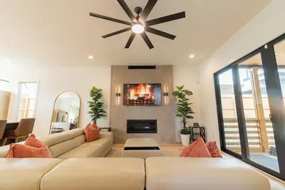 Image de Spacious 5-Bedroom home w/ Free Parking, Rooftop Deck 5 minutes from Dt Atlanta