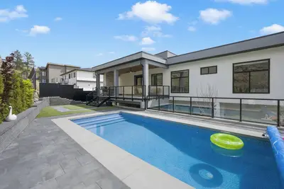 Image de 4br Home • Pool • Lake Views