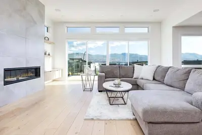 Image de Pool, Lake Views, Bbq + Patio!