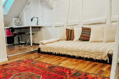 Image de Old apartment in the heart of the city with terrace
