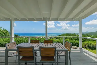 Modern 4br Villa w/ Pool & Stunning Buck Island Views Near Town