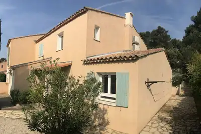 Image de Grande Maison à 15 min d'Aix en Provence et 30 min de Marseille et des plages.