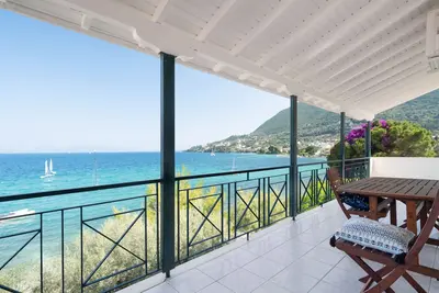 Image de Appartement \"Theororos 2\" avec vue sur la mer, Wi-Fi et climatisation
