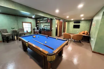 Image de Charming 3-bedroom house With Billiards Room