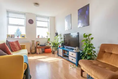 Image de Light and Bright 2-bedroom apartment  in Waltham Cross, free off street parking
