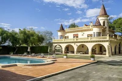 Villa 'El Palacete' avec vue sur les montagnes, piscine privée et Wi-Fi