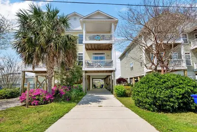 Image de Hot Tub 4 Bedroom beach escape 3 min walk to ocean
