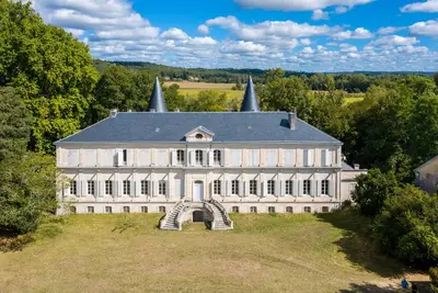 Image de Maison de vacances 'L'Aile Est' avec piscine partagée, terrasse privée et Wi-Fi