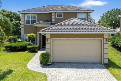 Image de 🌟 Spacious 4br Getaway 🏡 Pool, Privacy & Near Parks 🎢