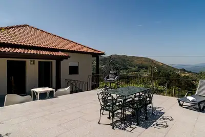 Image de Maison de vacances 'Mourelo' avec vue sur les montagnes, jardin privé et Wi-Fi