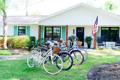 Image de New listing! Home with private pool and bikes!