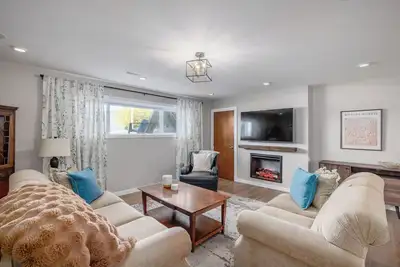 Image de Knox Mountain Vista:  Bright and Peaceful two-bedroom, one-bathroom suite