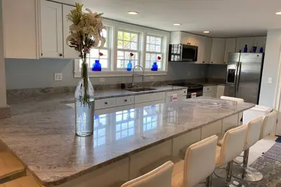 Image de Spacious beautiful 3-bedroom apartment on Nantucket.