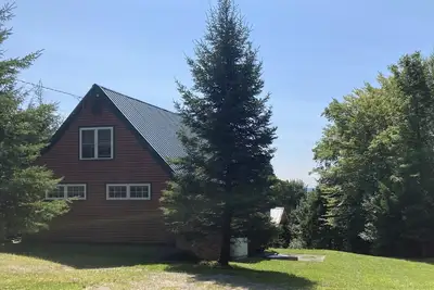 Image de Chimney Hill Charmer for Four Seasons of Fun!