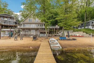 Image de Wind Chime Cottage: Just listed! Tiki Bar Days & Starry Nights by the Water
