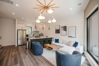 Image de Sleeps 16! Two Rooftops + Two Brand New Adjoined Townhomes in Central Wilmington! Multi Unit