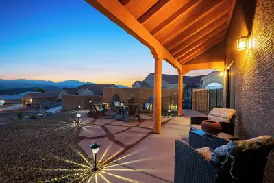 Image de Stylish Santa Fe Escape New Home by Lake, River & Casinos!