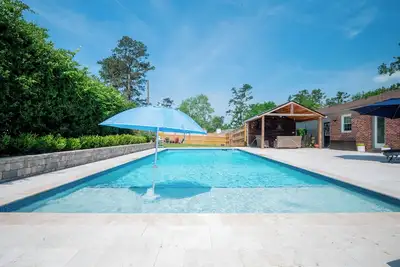 Image de Luxury At Meadowbrook, Pool Home, Fire Pit, Fort 2510sqft