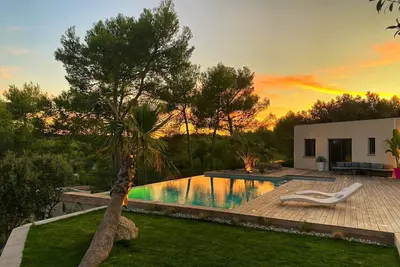 Image de Contemporary Villa with infinity pool