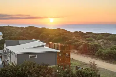 Image de Honeysuckles Ultimate Beach Escape