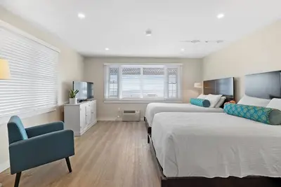 Image de Cozy Oceanfront Room | 2 Beds + Kitchenette