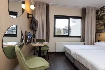Image de Relaxing Nature Retreat with Indoor Pool, Lush Gardens and Free Parking