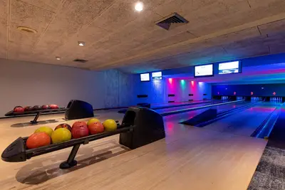 Image de Indoor Pool & Game Room Getaway with Direct Access to Nature and Parking