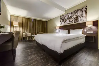 Image de Family-Friendly Stay Near Lakes and City Fun! Onsite Dining