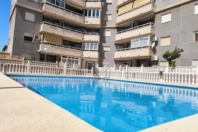 Image de Appartement Confortable à Torrevieja avec Piscine et Proche de la Mer