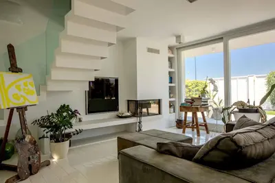 Image de Belle maison de vacances privée avec climatisation, bain à remous, Wifi, patio, près de Ancône