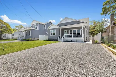 Image de Bay Breeze Cottage - Brand New!