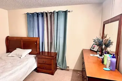 Image de Cozy Family-Friendly 1br Apartment /Downtown Free Parking, Wi-Fi, Balcony, Laundry