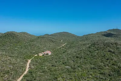 Image de The most unique location nestled into nature with direct acces to nature, caves and national park.