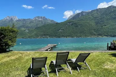 Image de Appartement 8 couchages, pieds dans l’eau, au bord du lac d’Annecy