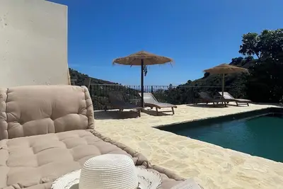 Image de Apparently luxurious with a relaxing ambiance. Only 15 minutes from the beach