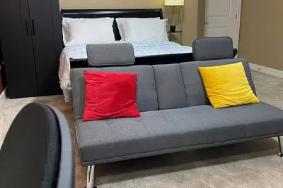 Image de Cozy, Private Suite in Bedford — Bed, Laundry, kitchenette and Self Check in