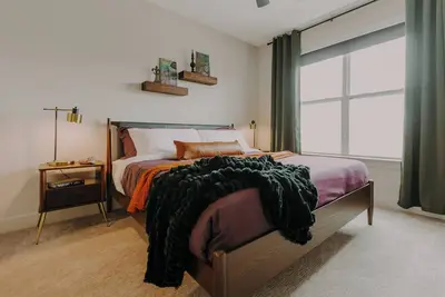 Image de Deep Ellum- Enjoy the Rooftop Pool  + Free Secure Parking + Walk to The Factory