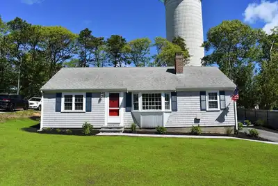 Image de Adorable 3 bedroom home with central ac and delightful outdoor space!