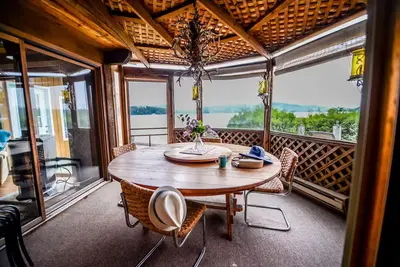 Image de In-Town Lakefront-The Apple Tree Lodge, Unit 1