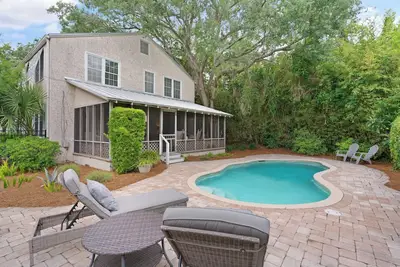 Image de 6 Bedrooms, East Beach, Pool!