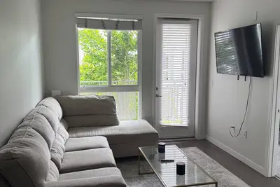 Image de Bright & Cozy Suite - Hollywood + Parking