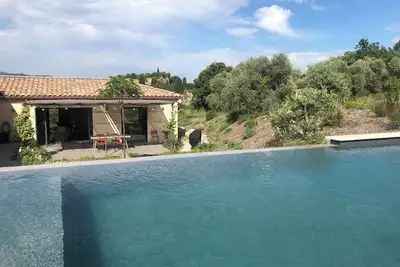 Image de Maison moderne au calme, piscine à débordement, proche Lubéron, Avignon et Aix