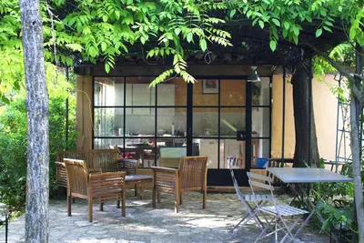 Image de Orangerie au pied d'un château