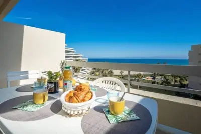 Image de Vue mer, 2 terrasses, garage, 2 chambres, dernier étage, plage à 30 mètres! !